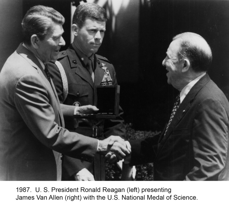 1987_1-264_USPresident_VanAllen_USMedalOfScience